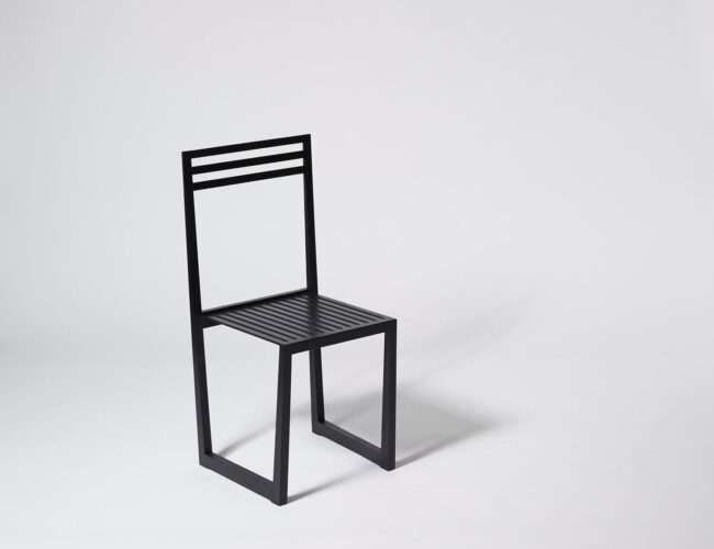 Black version of super lightweight massive wood chair Mµ