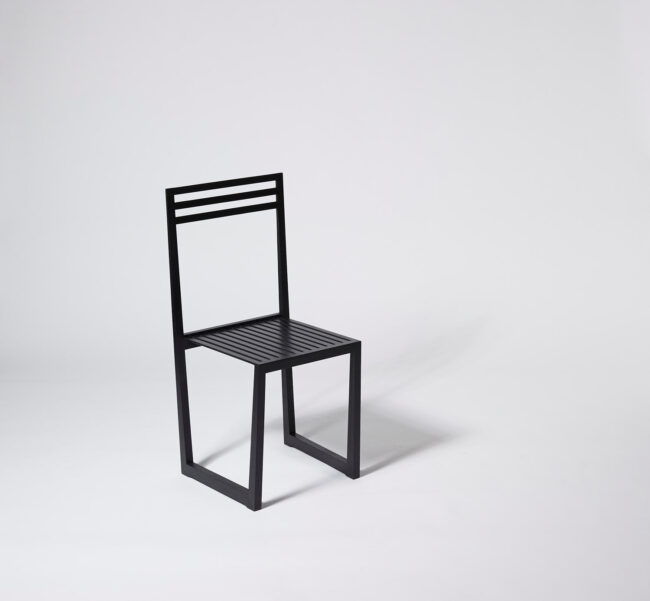 Black version of super lightweight massive wood chair Mµ