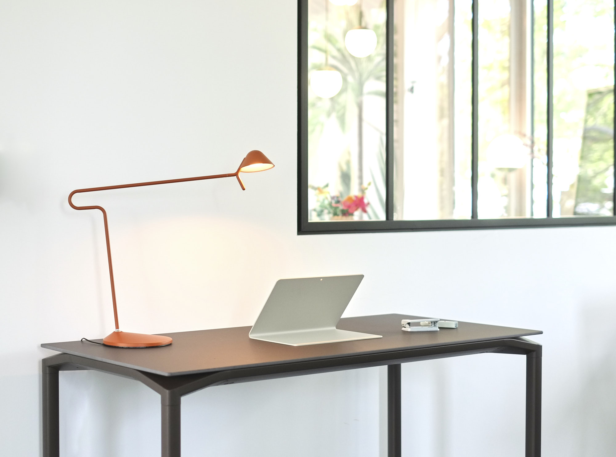 pixi-fermob-vosding-industrial-design-01-pov- Pixi desk light for fermob by VOSDING Industrial Design