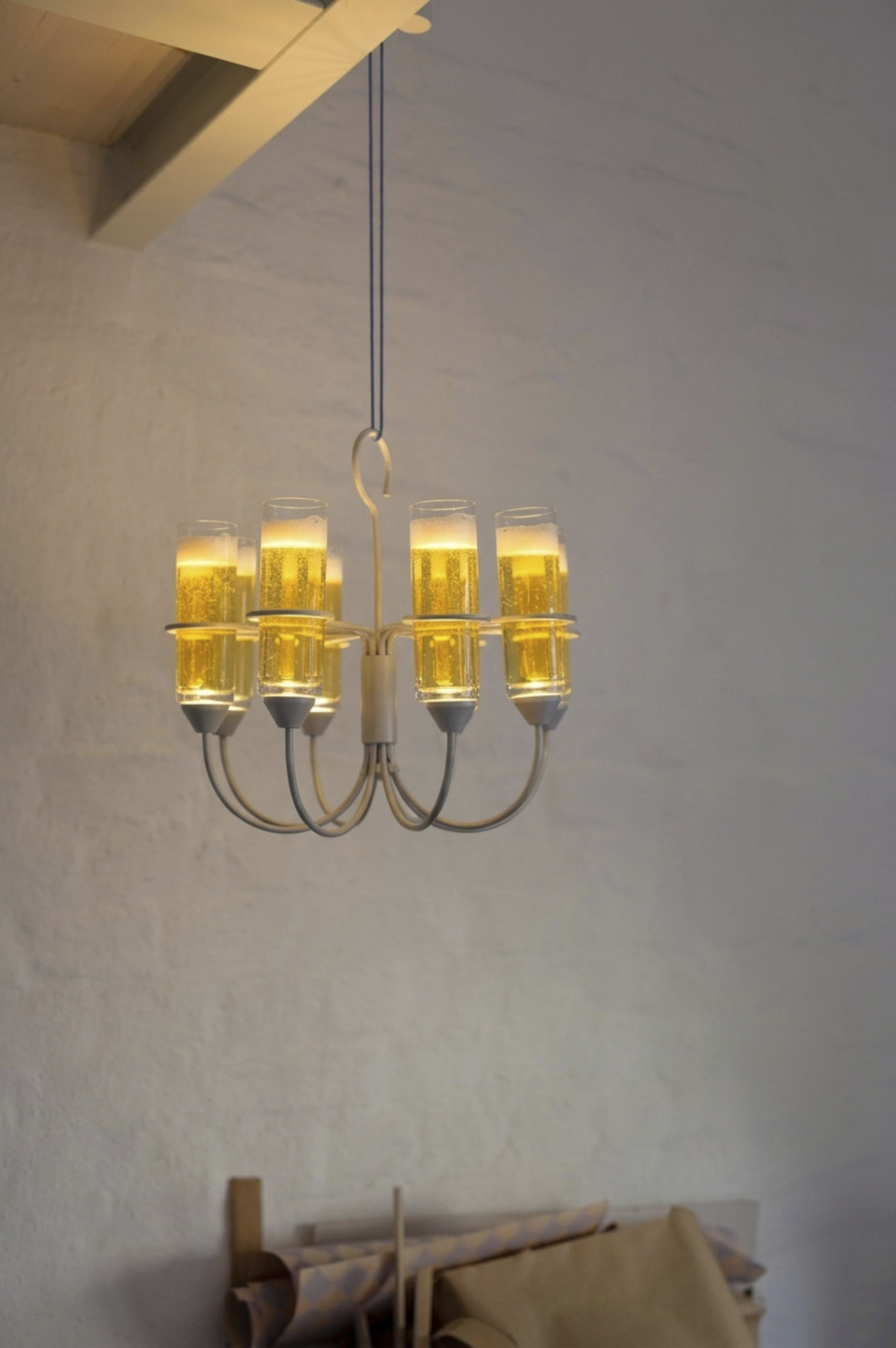 KoelscheChandelier_VOSDINGIndustrialDesign-09-pov Kölsche Chandelier. Kölschkranz als Lüster